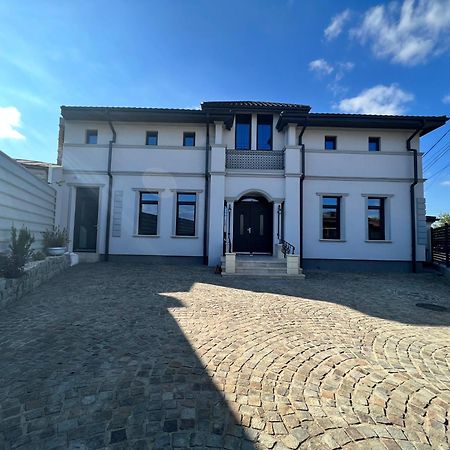 Academy Home Focsani Exterior photo