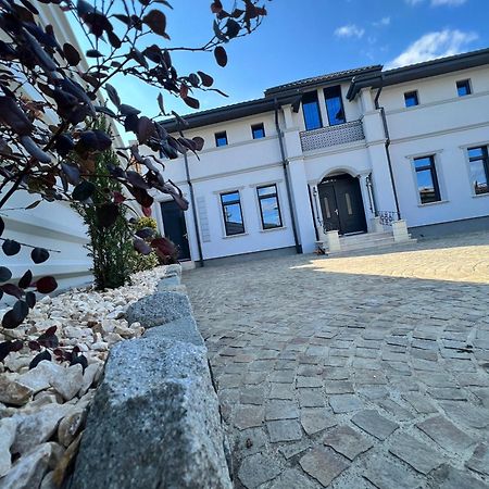 Academy Home Focsani Exterior photo