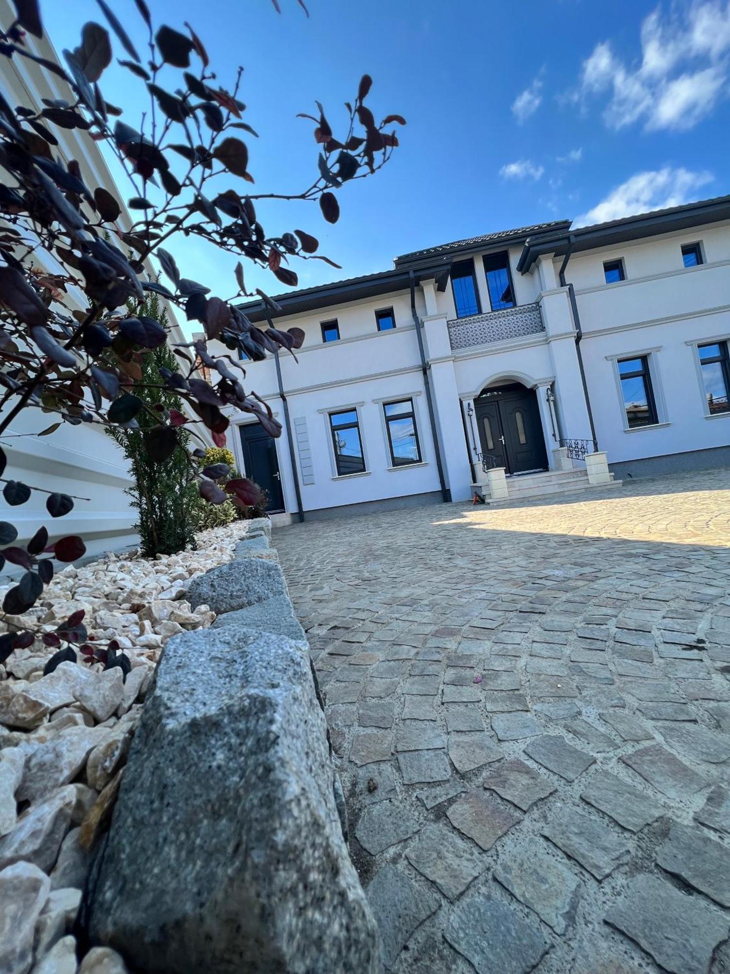 Academy Home Focsani Exterior photo
